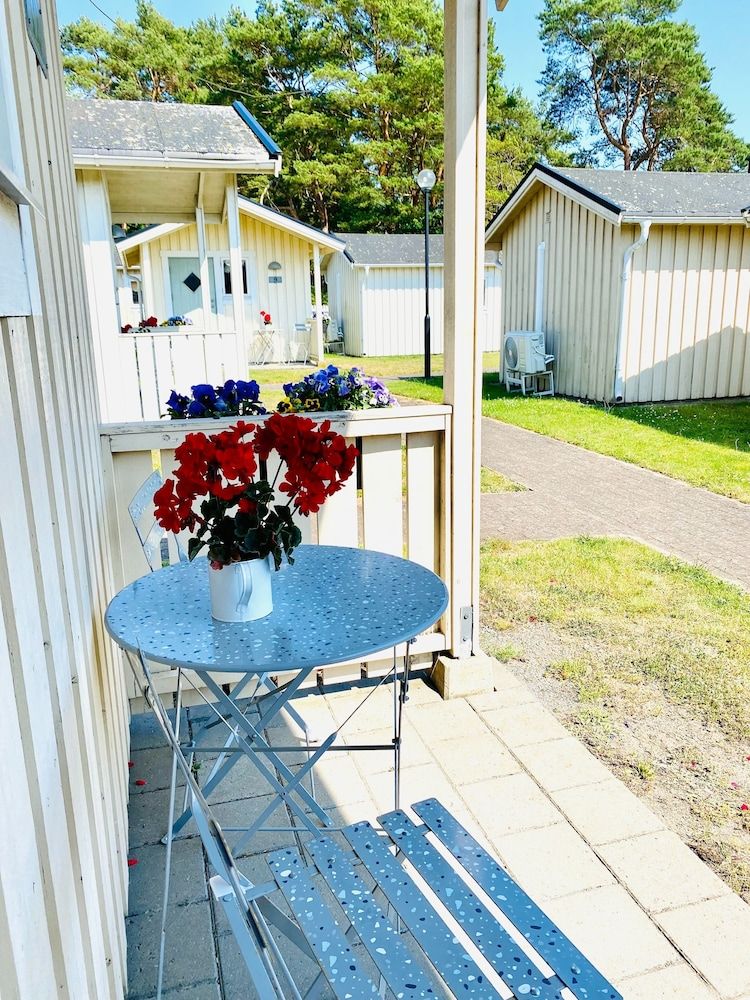 Hälleviks Strandstugor Basic Cabin, Patio 2