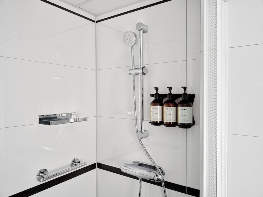 Bob W Stockholm Norrmalm Comfort Double Room 6