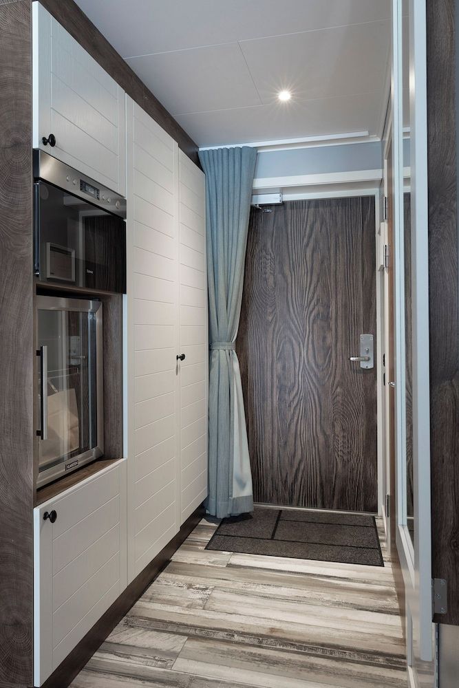 Lakelodge Standard Double Room, Lake View 2