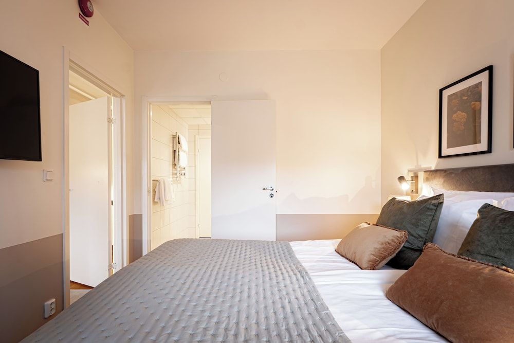 Injoy Premium Solna Superior Suite, City View 3