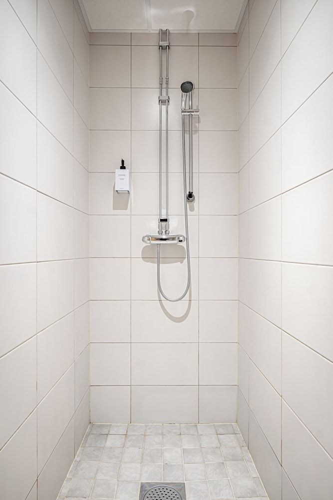 Injoy Premium Solna Premium Quadruple Room 11