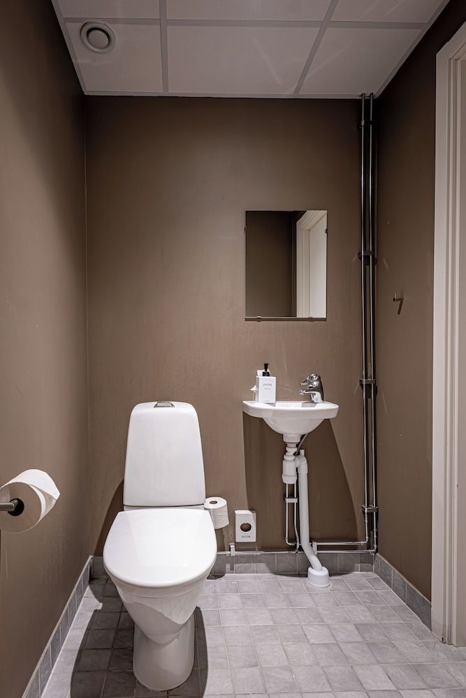 Injoy Premium Solna Premium Quadruple Room 10