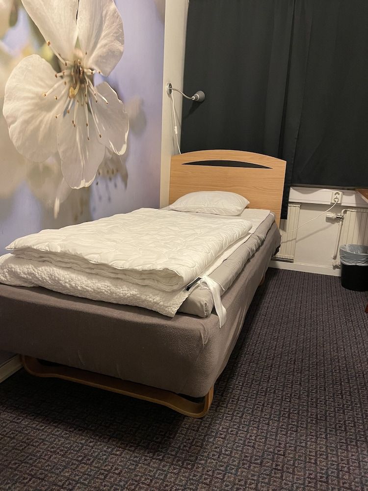 Uppsala City Hostel Basic Single Room, Shared Bathroom 6