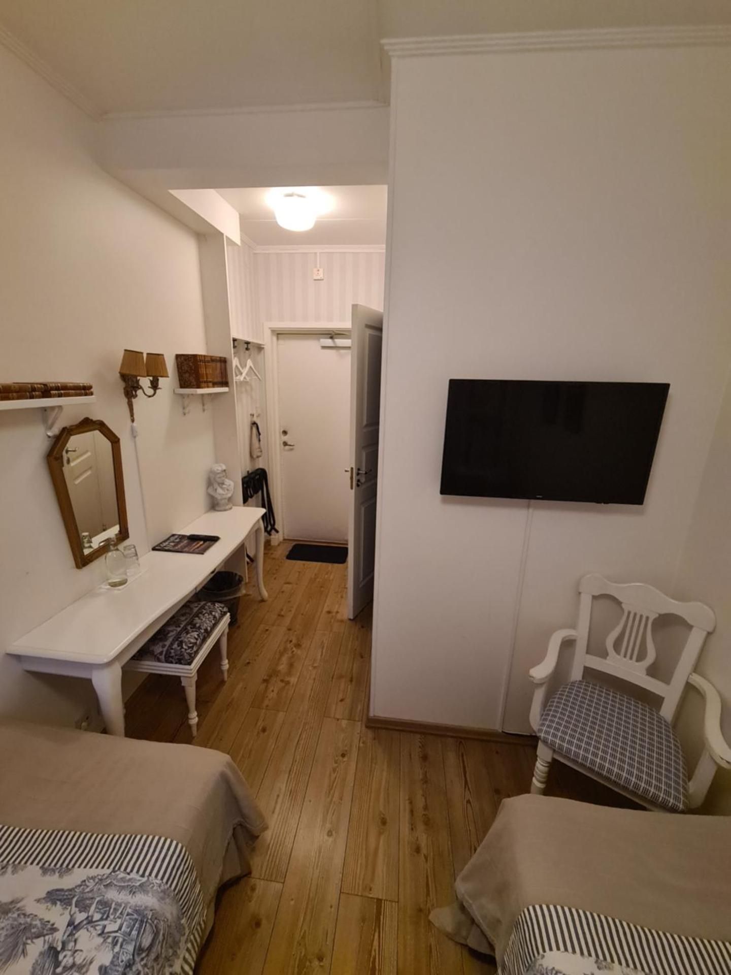 Standard Twin Room with Private Bathroom