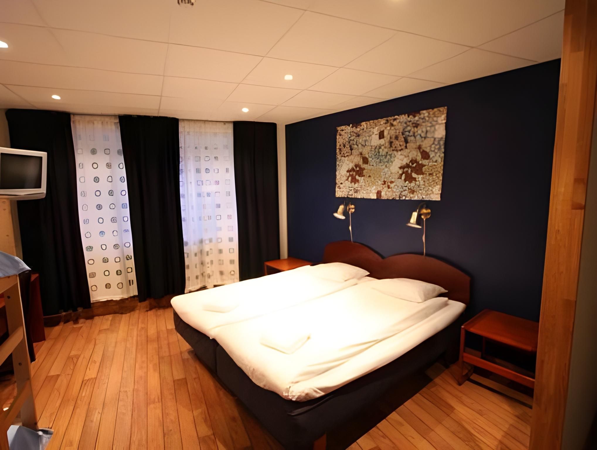 Twin Room with Shared Bathroom