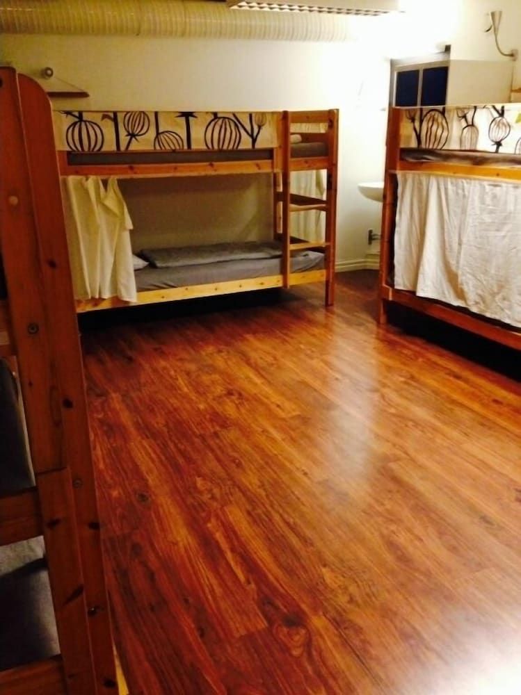 Room, Mixed Dorm