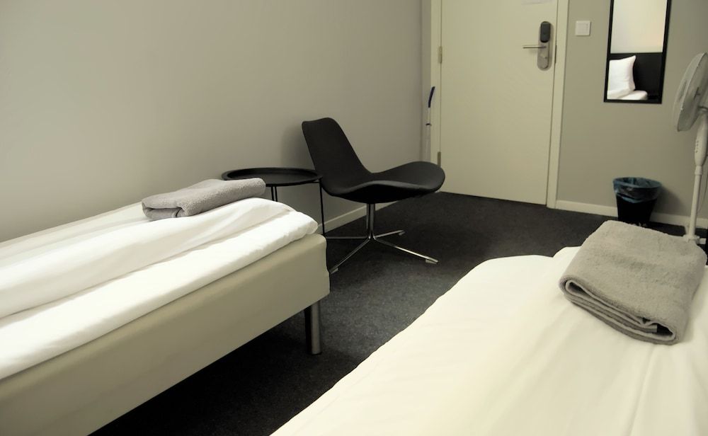 Grad Hotel and Hostel Twin Room (no window) 5