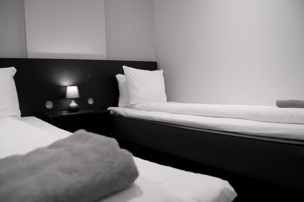 Grad Hotel and Hostel Twin Room (no window) 2