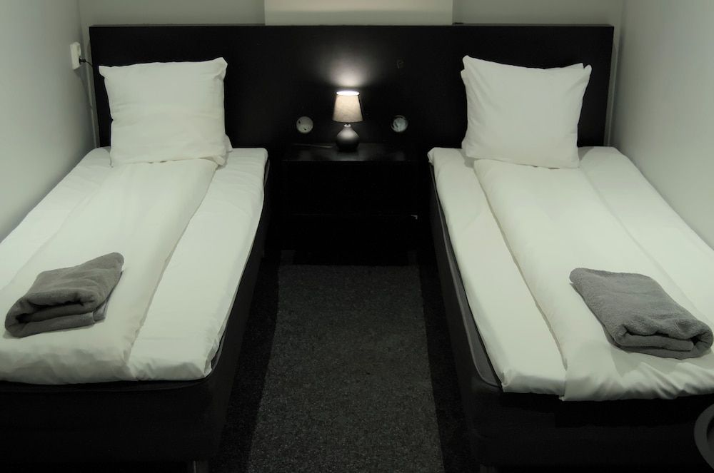 Grad Hotel and Hostel Twin Room (no window)