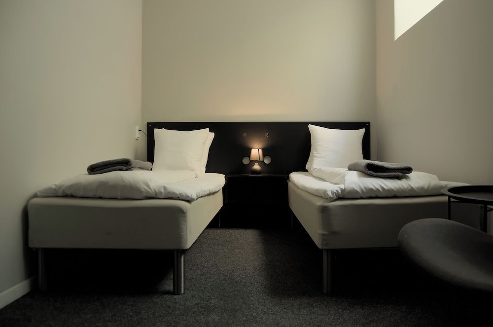 Grad Hotel and Hostel Twin Room (no window) 6