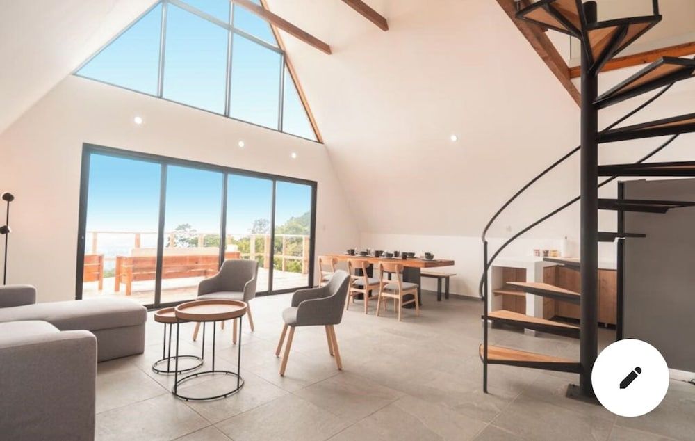 Superior Cabin, City View