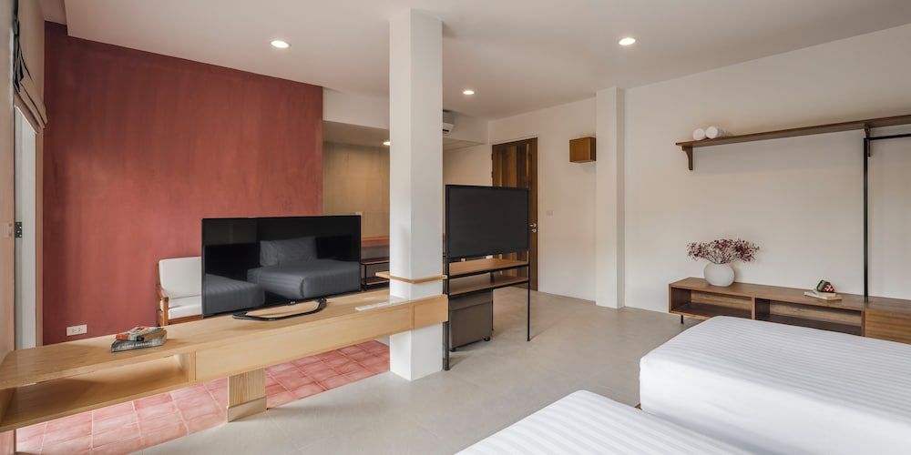 Poolside Suite