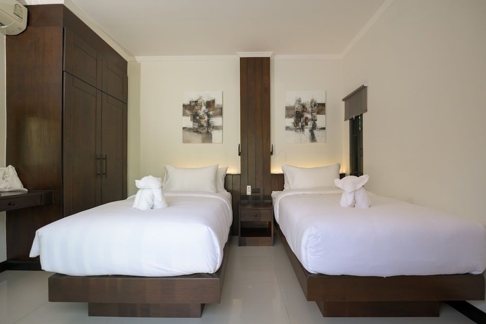 Green Garden Villa Hotel Deluxe Villa, 3 Bedrooms, Pool View 6