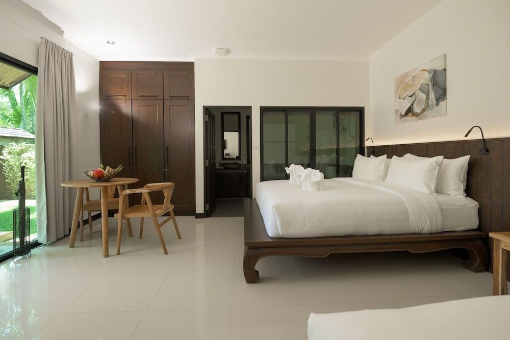 Green Garden Villa Hotel Deluxe Villa, 1 Bedroom, Pool View 2