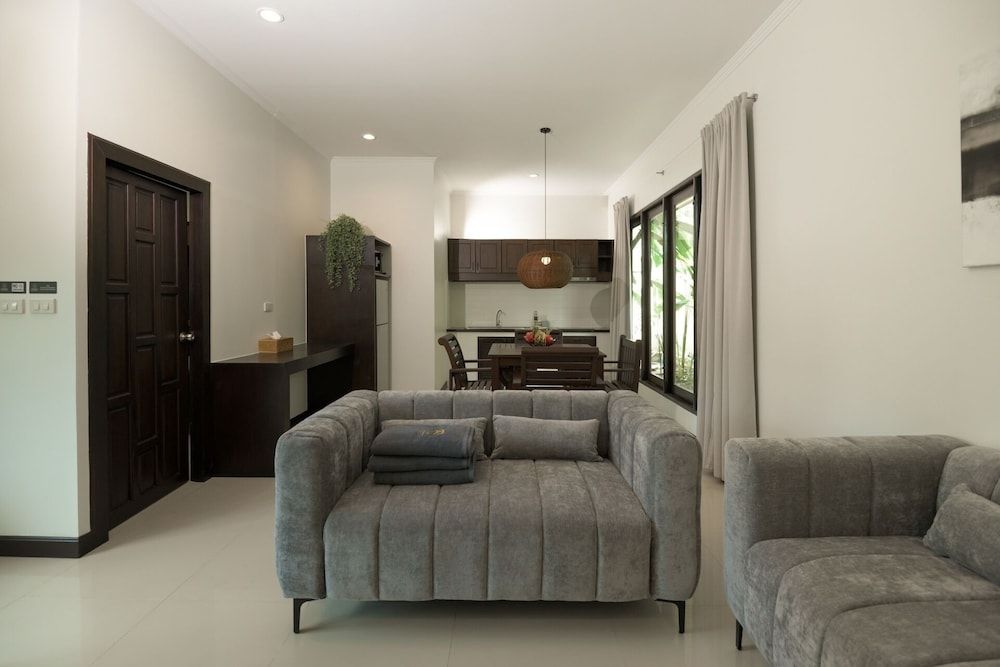 Green Garden Villa Hotel Deluxe Villa, 3 Bedrooms, Pool View 11