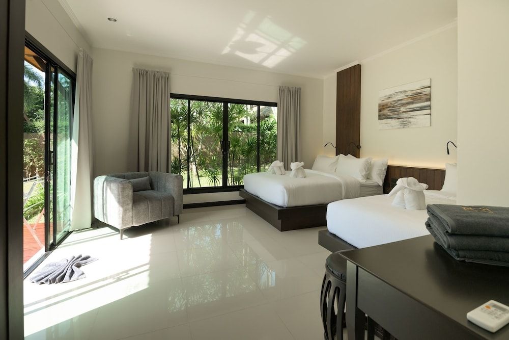 Green Garden Villa Hotel Deluxe Villa, 3 Bedrooms, Pool View 3