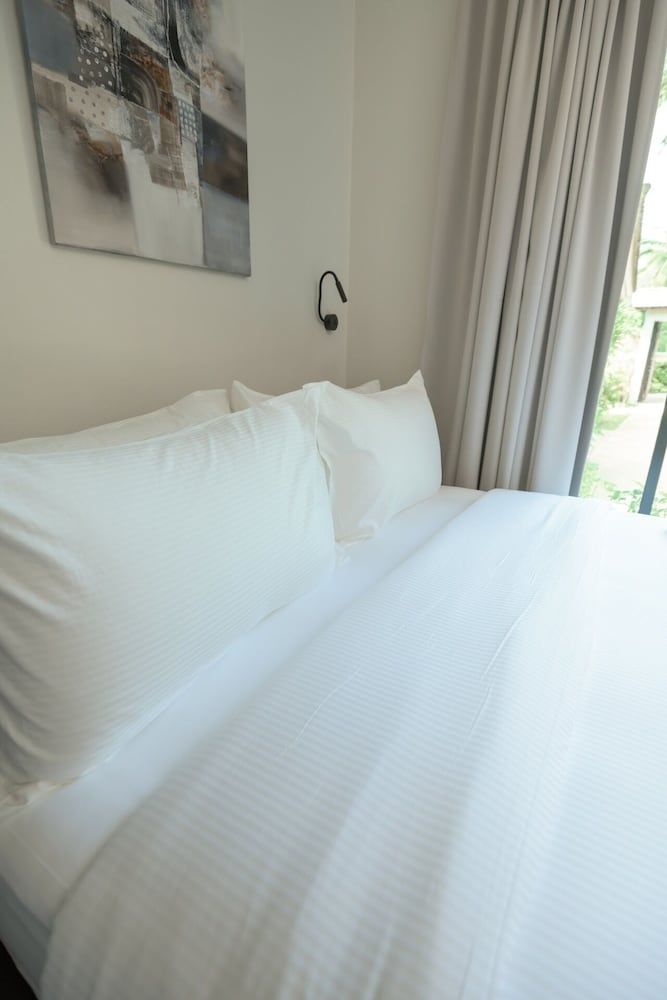 Green Garden Villa Hotel Deluxe Villa, 3 Bedrooms, Pool View 4