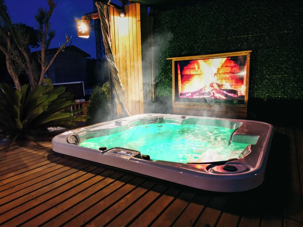 Romantic House, Jetted Tub, Mountain View