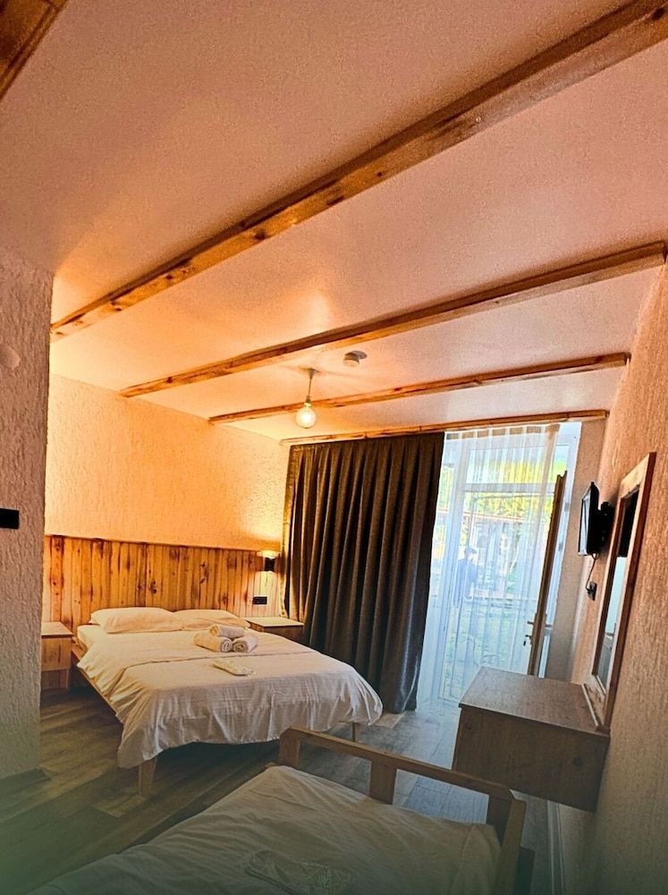 family motel bungalov Room, Pool View 5