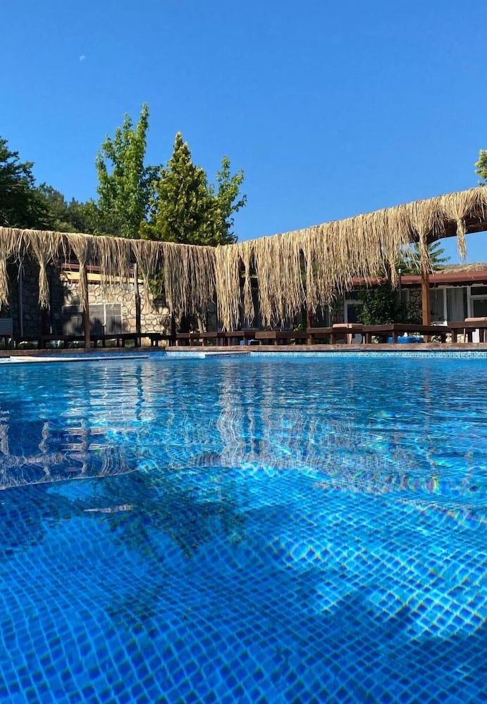 family motel bungalov Room, Pool View 6