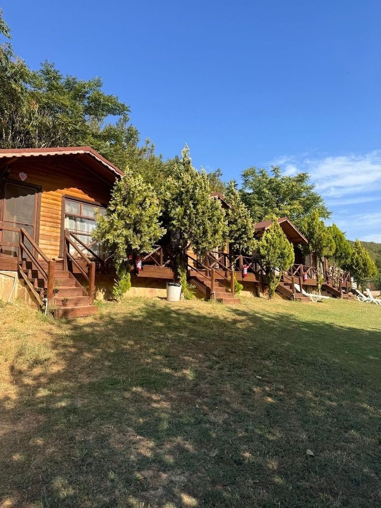 family motel bungalov Room, Pool View 10