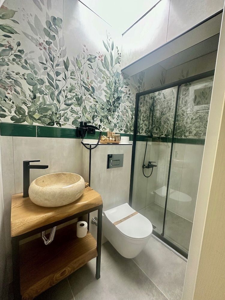 Kingway Suite Family Room 10