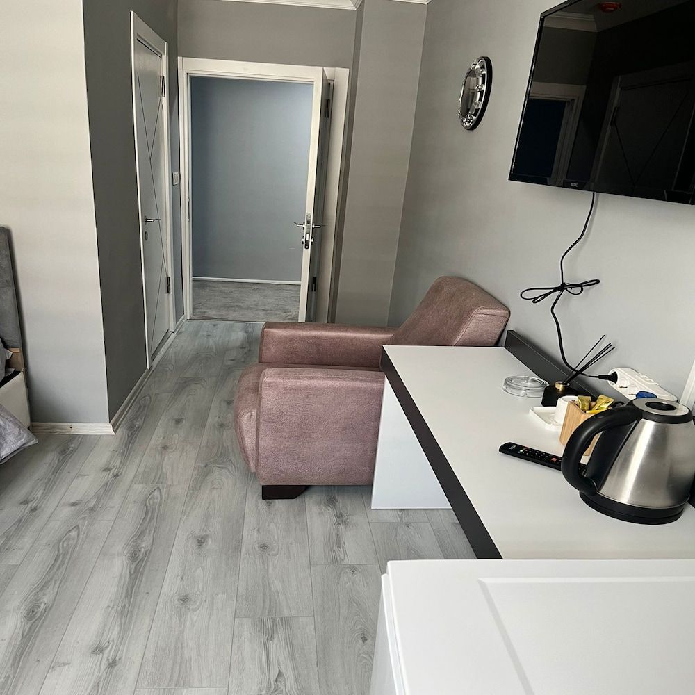 Family Room, Multiple Beds, Smoking