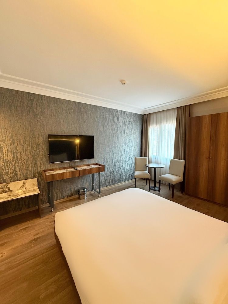 Classic Double Room, City View
