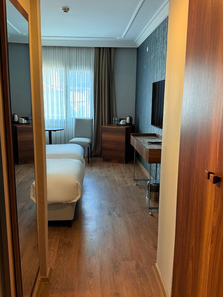 Classic Twin Room, City View