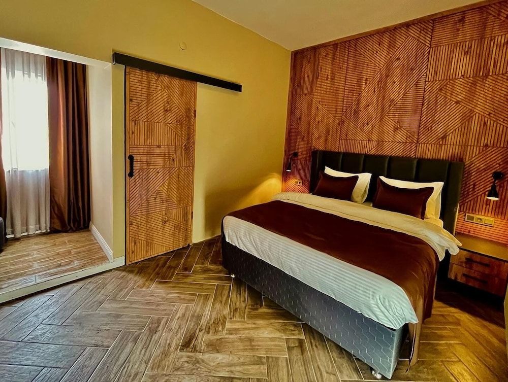 Standard Double Room, 1 Queen Bed, Garden View, Lakeside