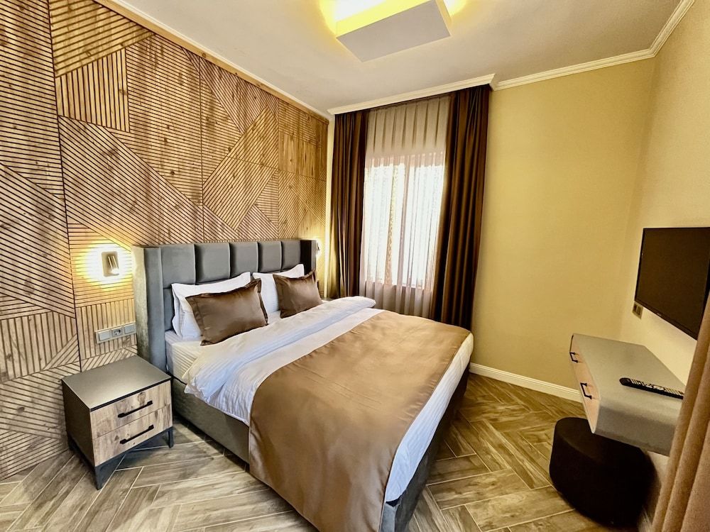 Standard Double Room, 1 Queen Bed, Garden View, Lakeside