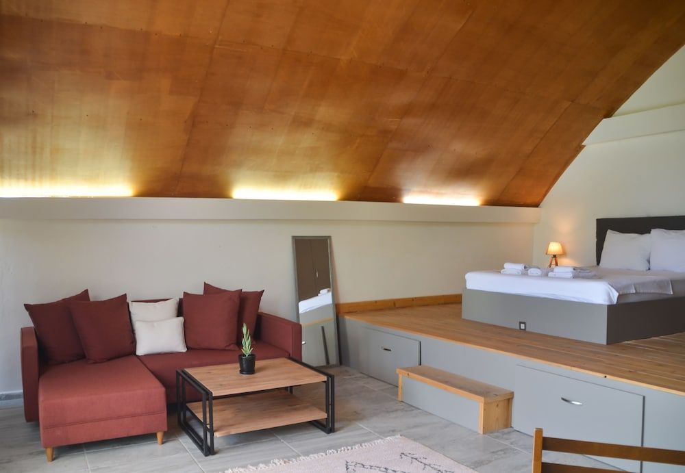 Quonset Glamping Luxury Tent, Garden View 4