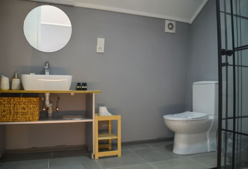 Quonset Glamping Deluxe Tent, Garden View 7