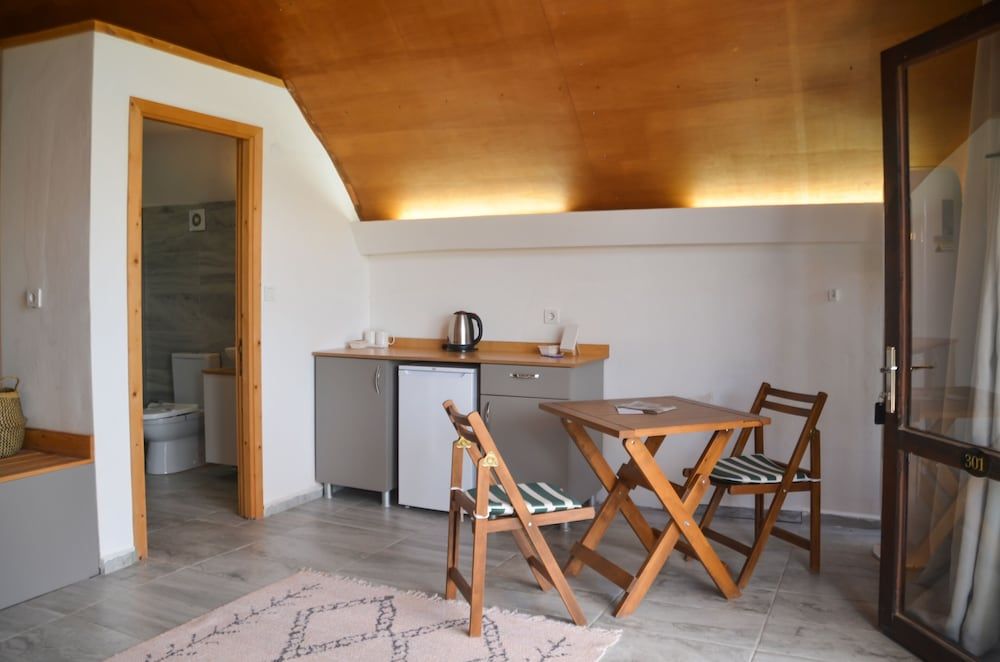 Quonset Glamping Luxury Tent, Garden View 3