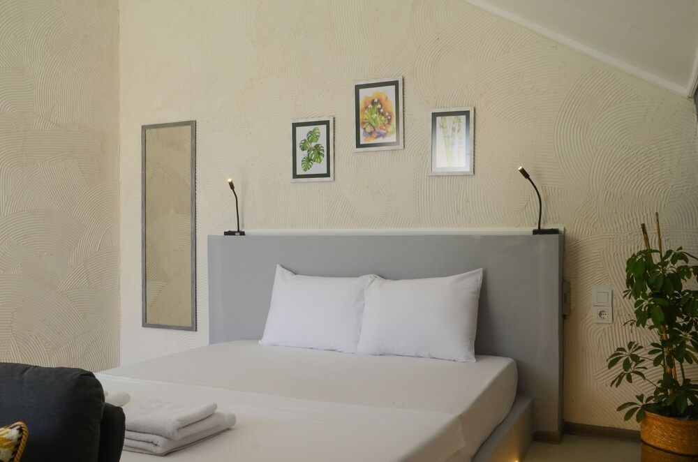 Quonset Glamping Deluxe Tent, Garden View 4