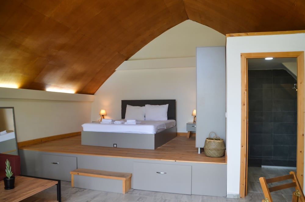 Quonset Glamping Luxury Tent, Garden View 2