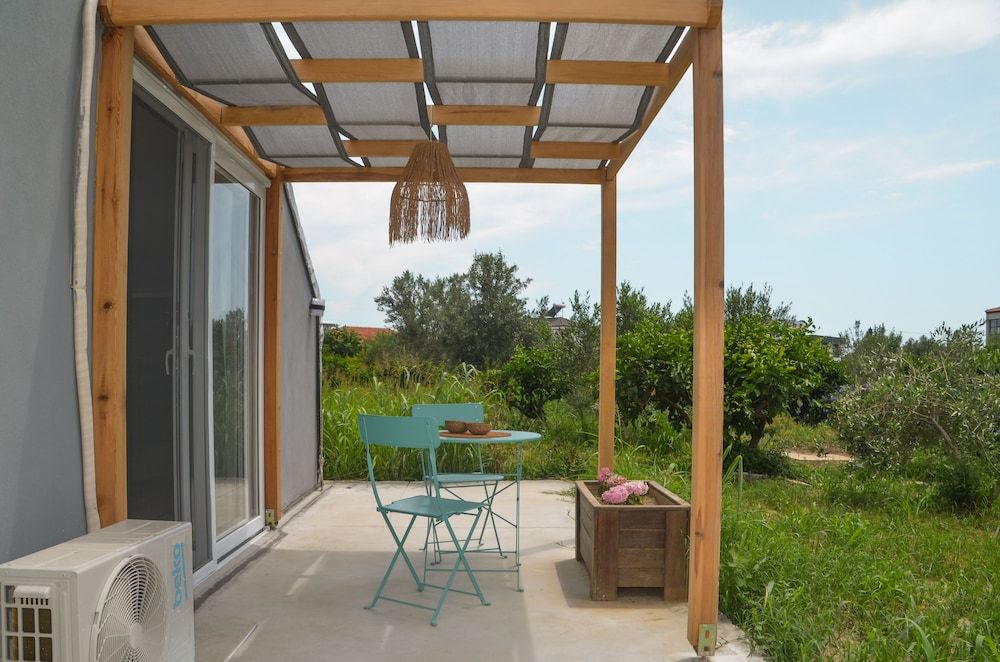 Quonset Glamping Deluxe Tent, Garden View 9