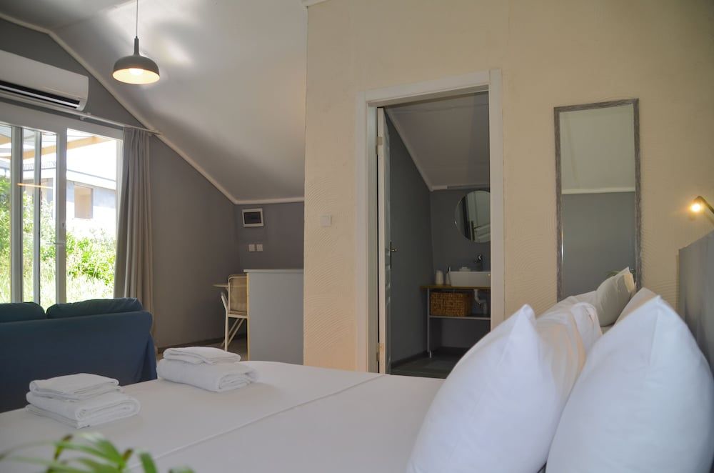 Quonset Glamping Deluxe Tent, Garden View 2