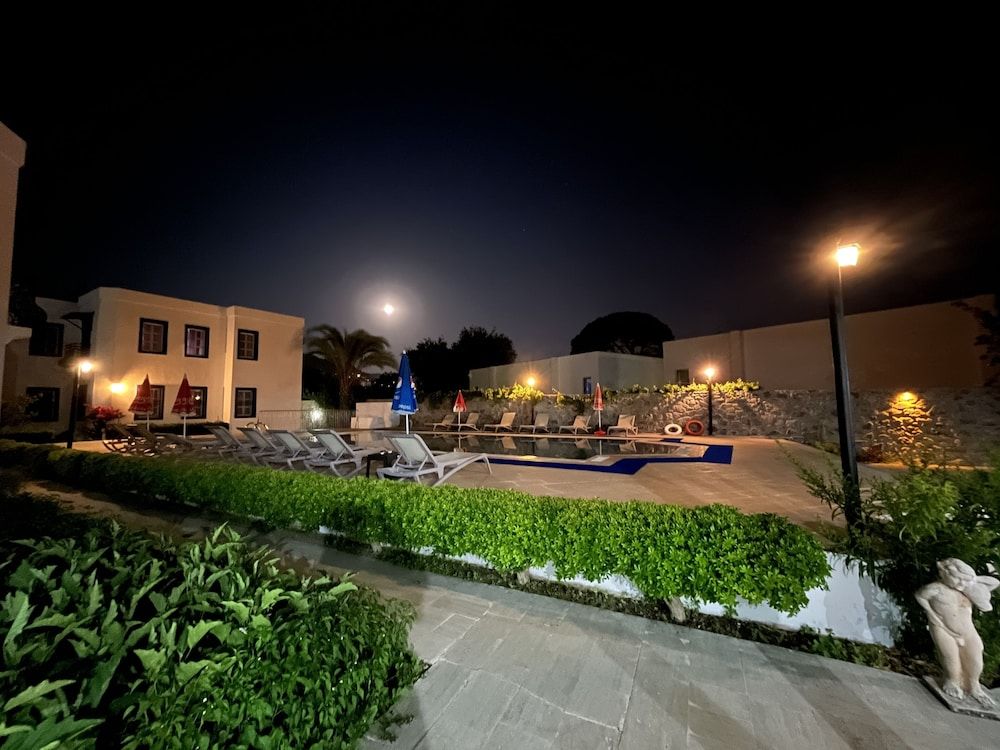 Ege Apartments