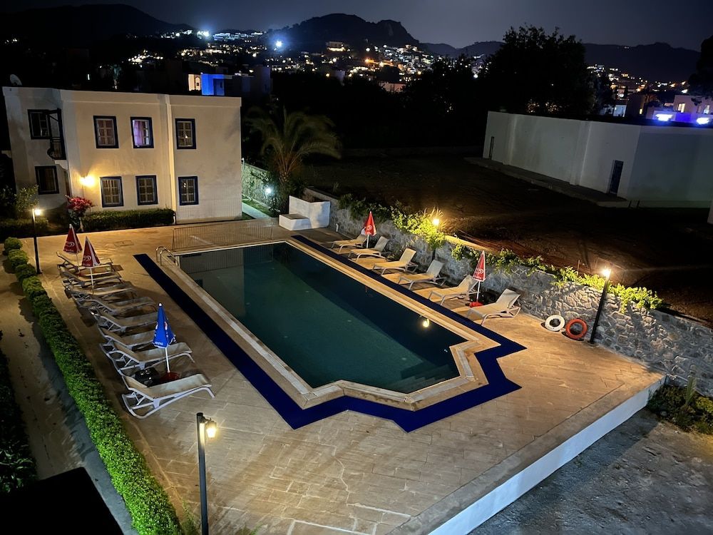 Ege Apartments