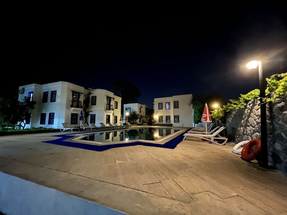 Ege Apartments