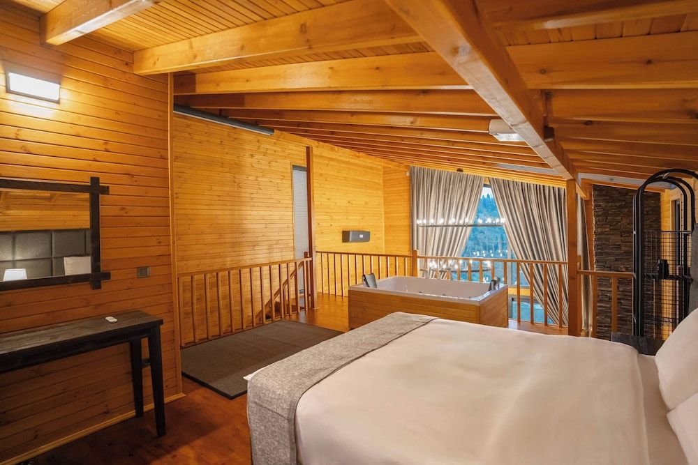Elite Bungalow, 2 Bedrooms, Mountain View, Sea Facing