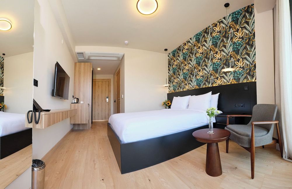 Superior Double Room, Balcony, Pool View