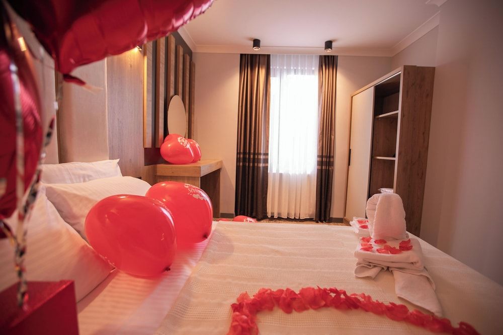 Hotel Milano Deluxe Studio Suite, Sea View 5