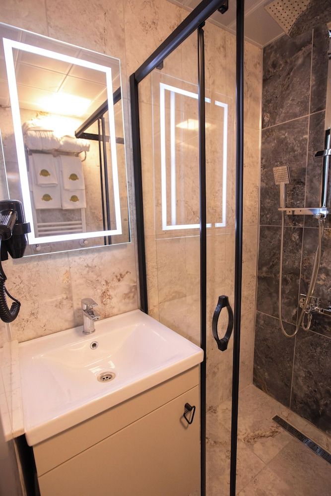 Hotel Milano Premium Double or Twin Room, Partial Sea View 6