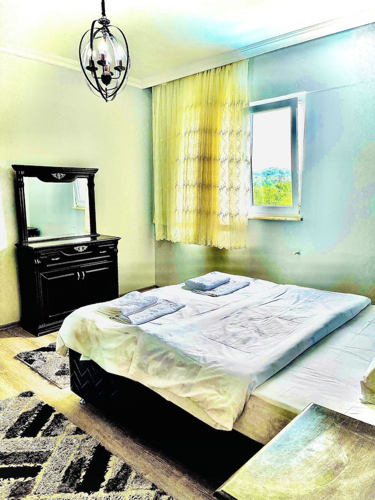 Royal Apartment, Park View