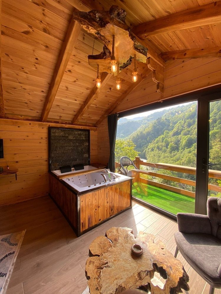 Basic Bungalow, Mountain View