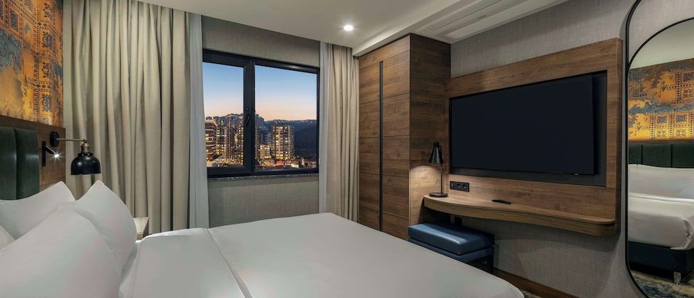 Suite, 2 Bedrooms, City View