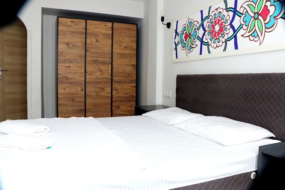 Ares Hotel
