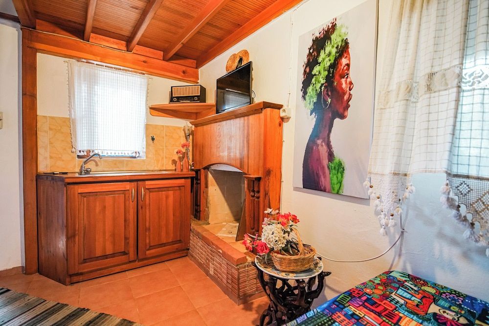 MADAM AFRODİT KONUKEVİ Standard Quadruple Room, Courtyard View 11